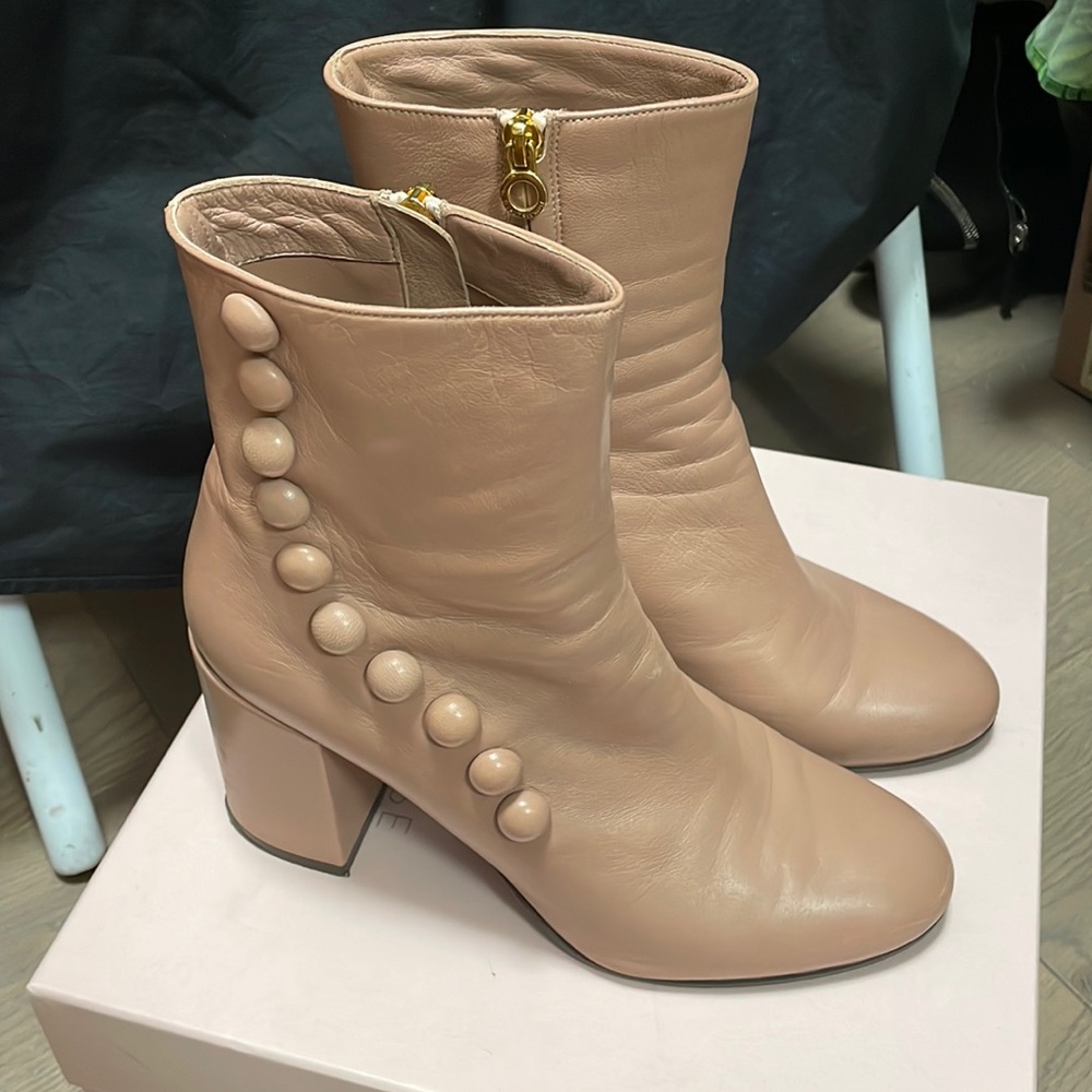 Napa leather boots in size 39. Pre-loved condition